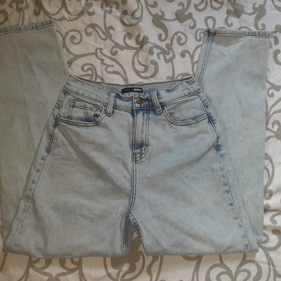 Fashion Nova mom jeans - Picture 2 of 4